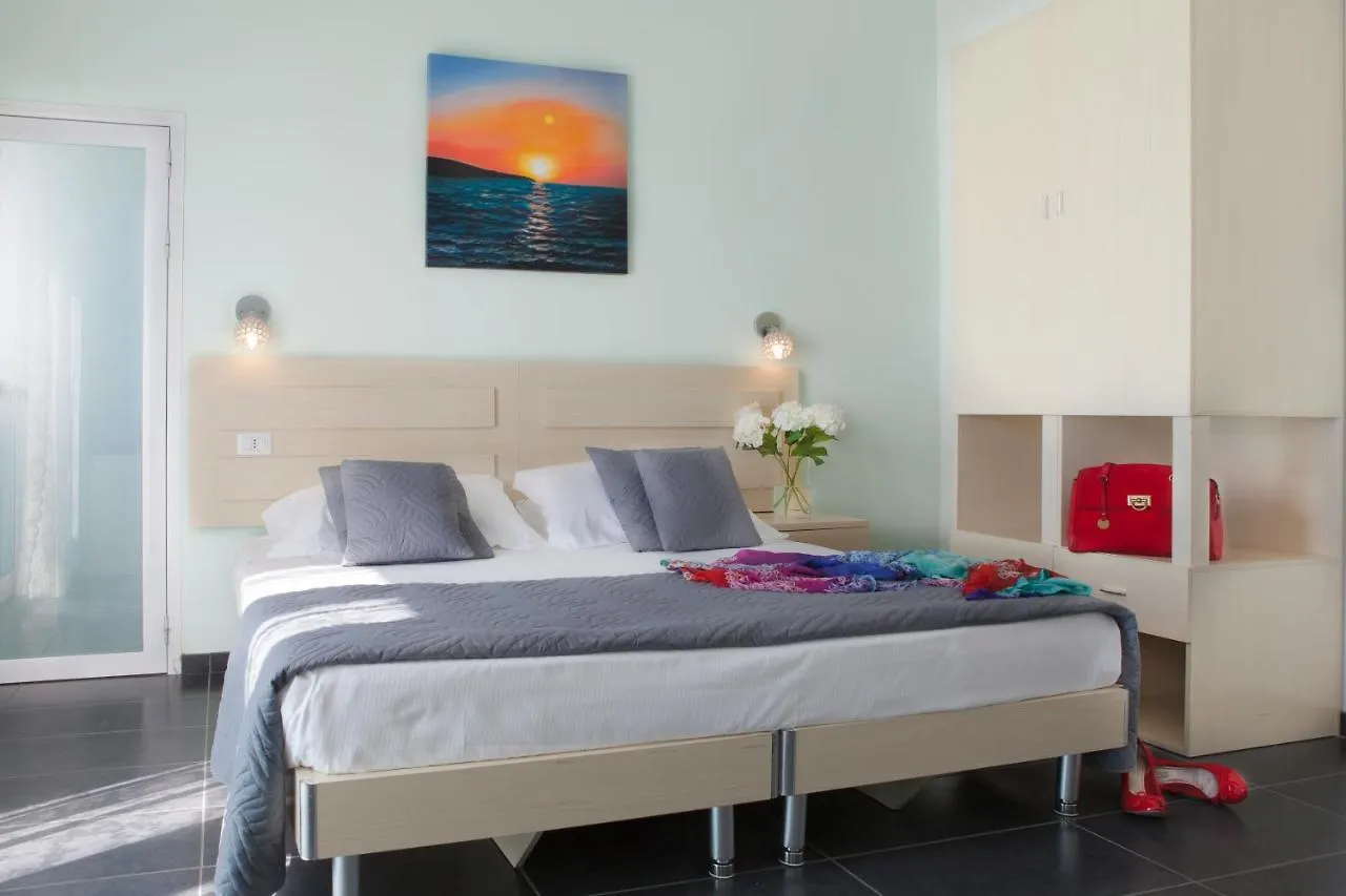 Hotel Spiaggia Marconi 리미니