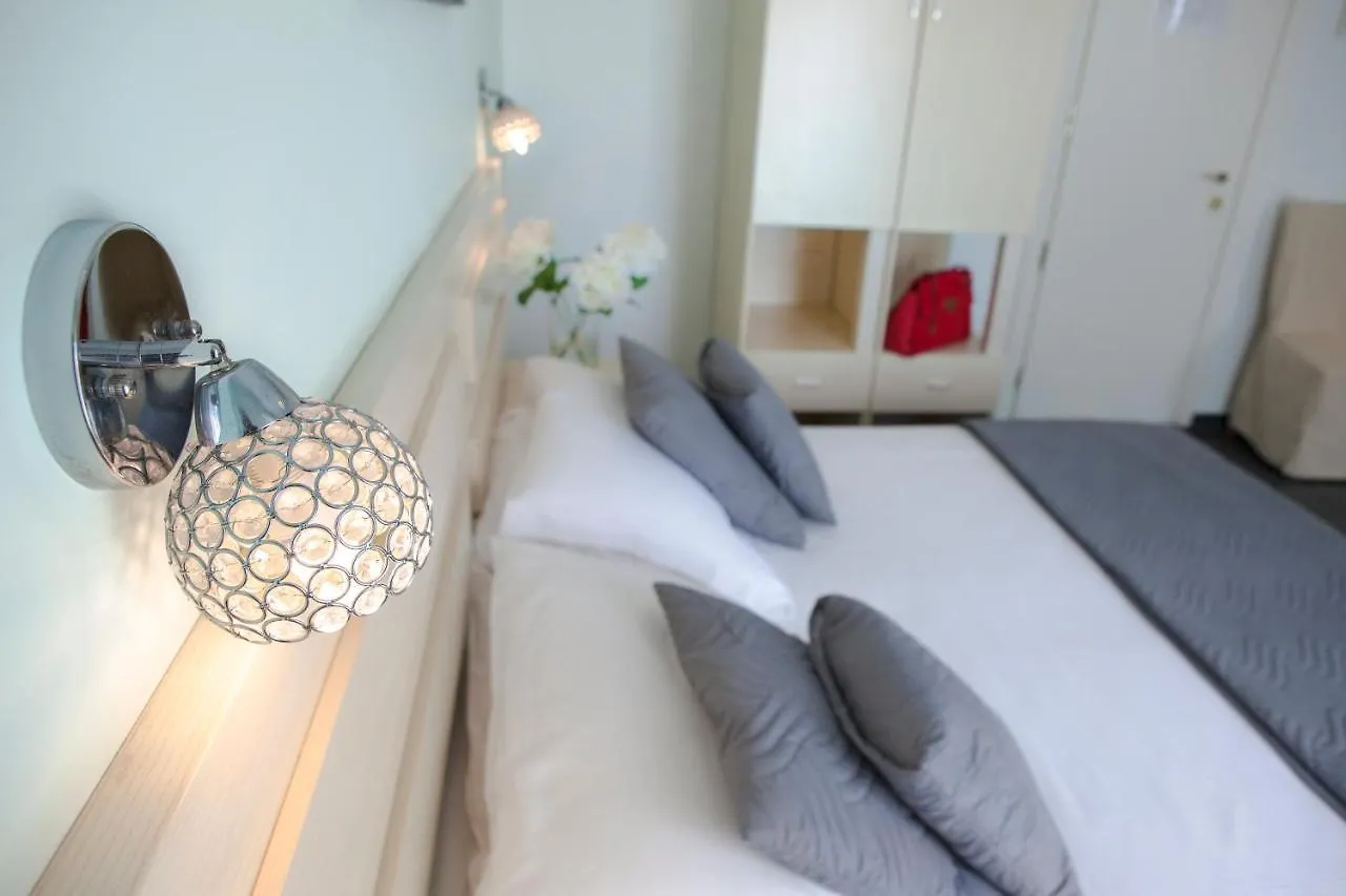 Hotel Spiaggia Marconi 리미니